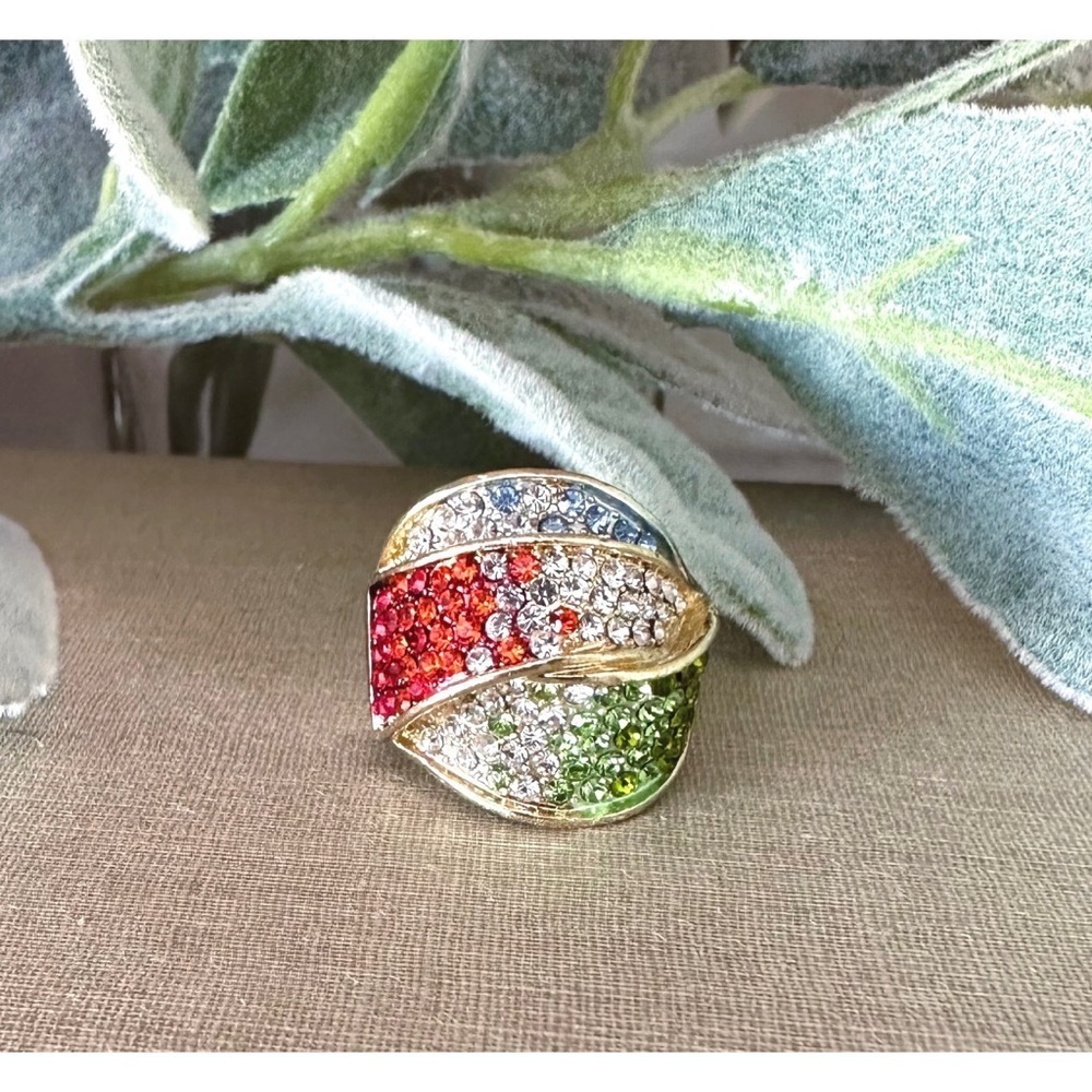 Colorful rhinestone fashion ring